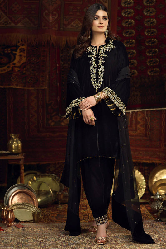 Are Velvet Dresses In Style 2022